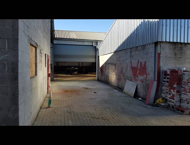 1,850M² FACTORY FOR SALE IN BLACKHEATH INDUSTRIAL